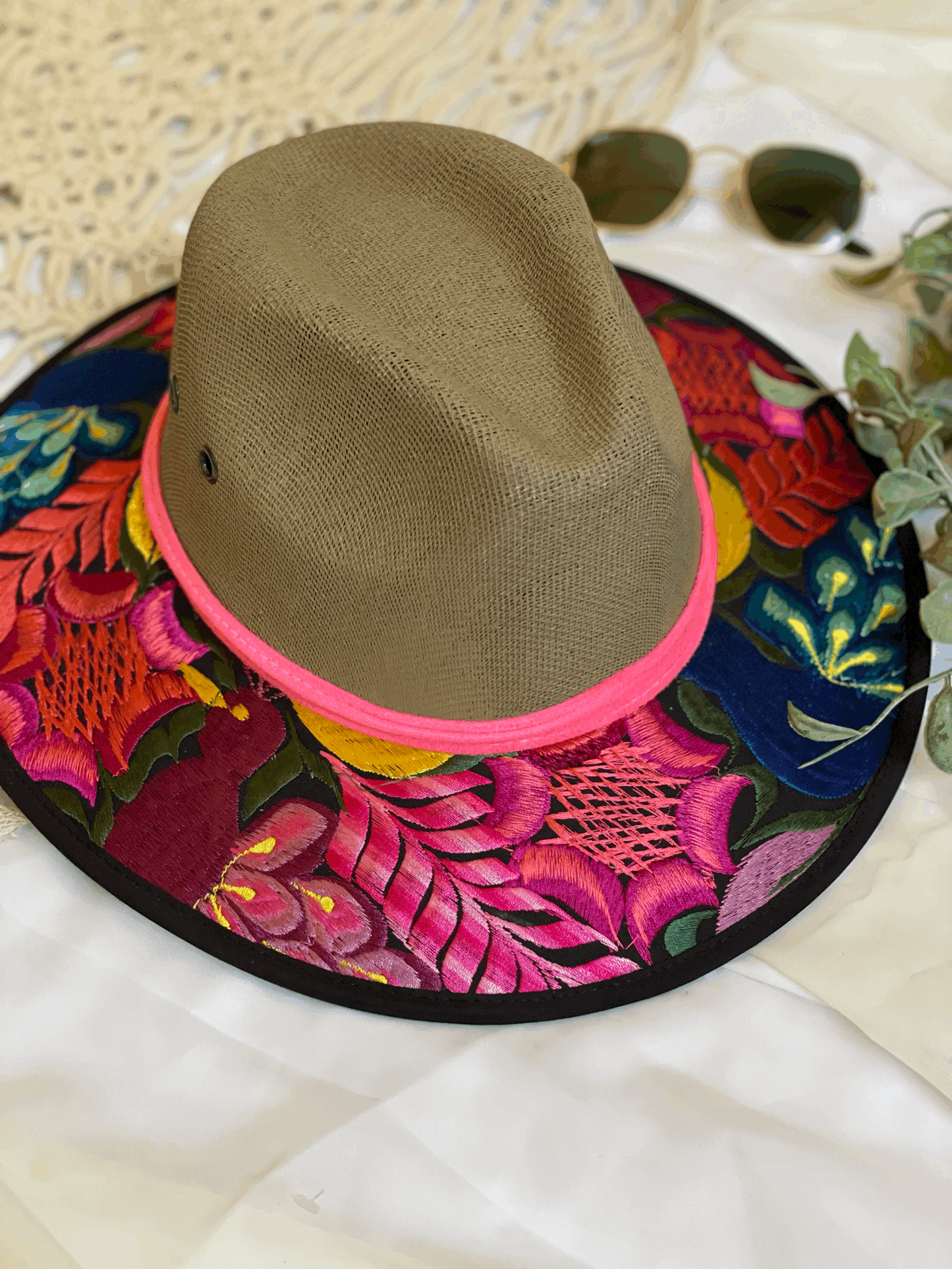 Anaci | Embroidered Hat