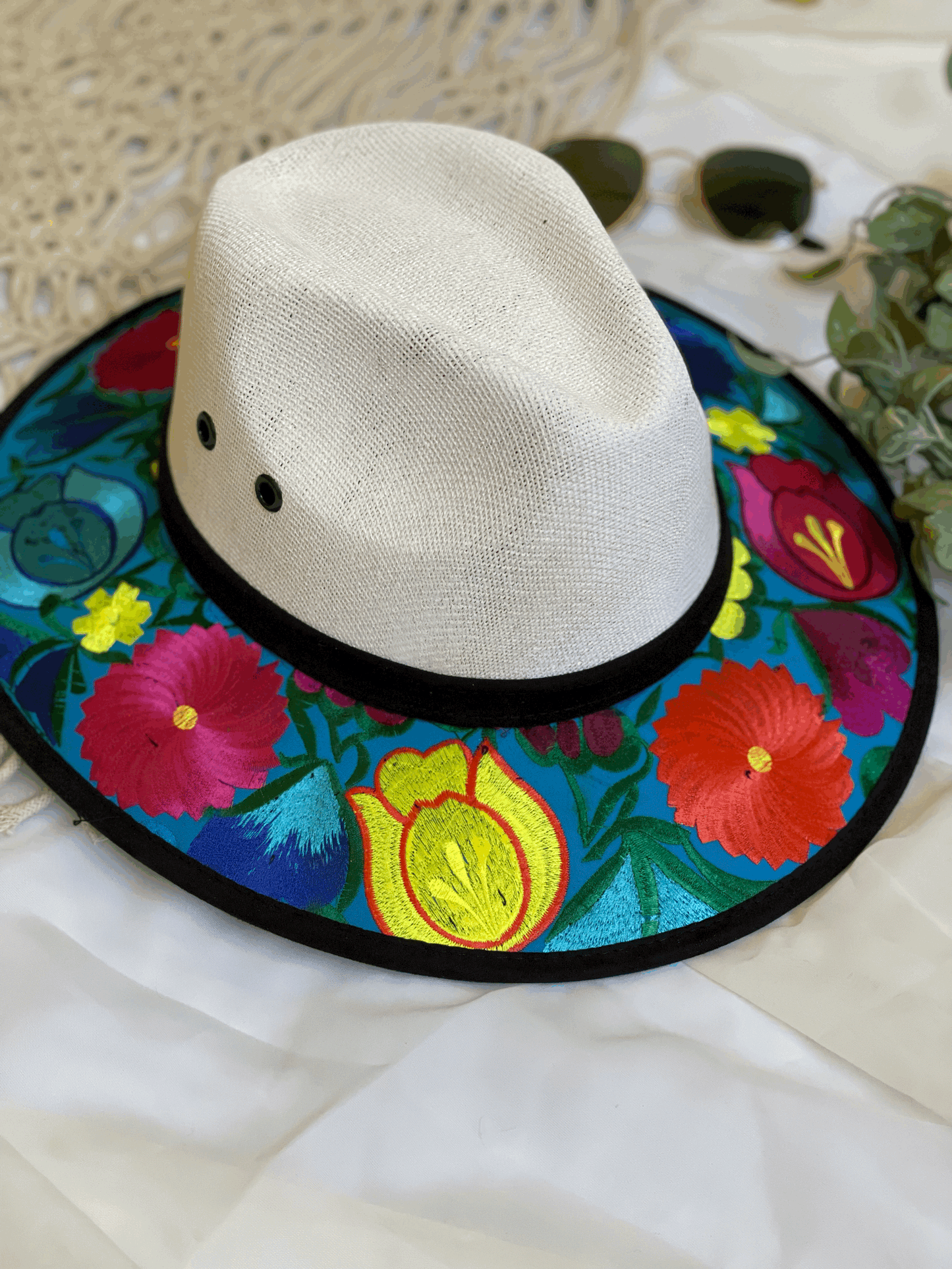 Anaci | Embroidered Hat